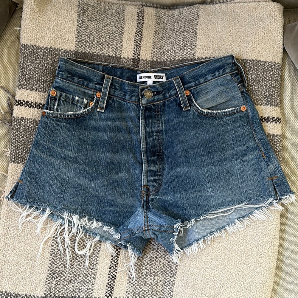 Re/Done Levi’s Medium Wash Denim Jean Shorts Size 24